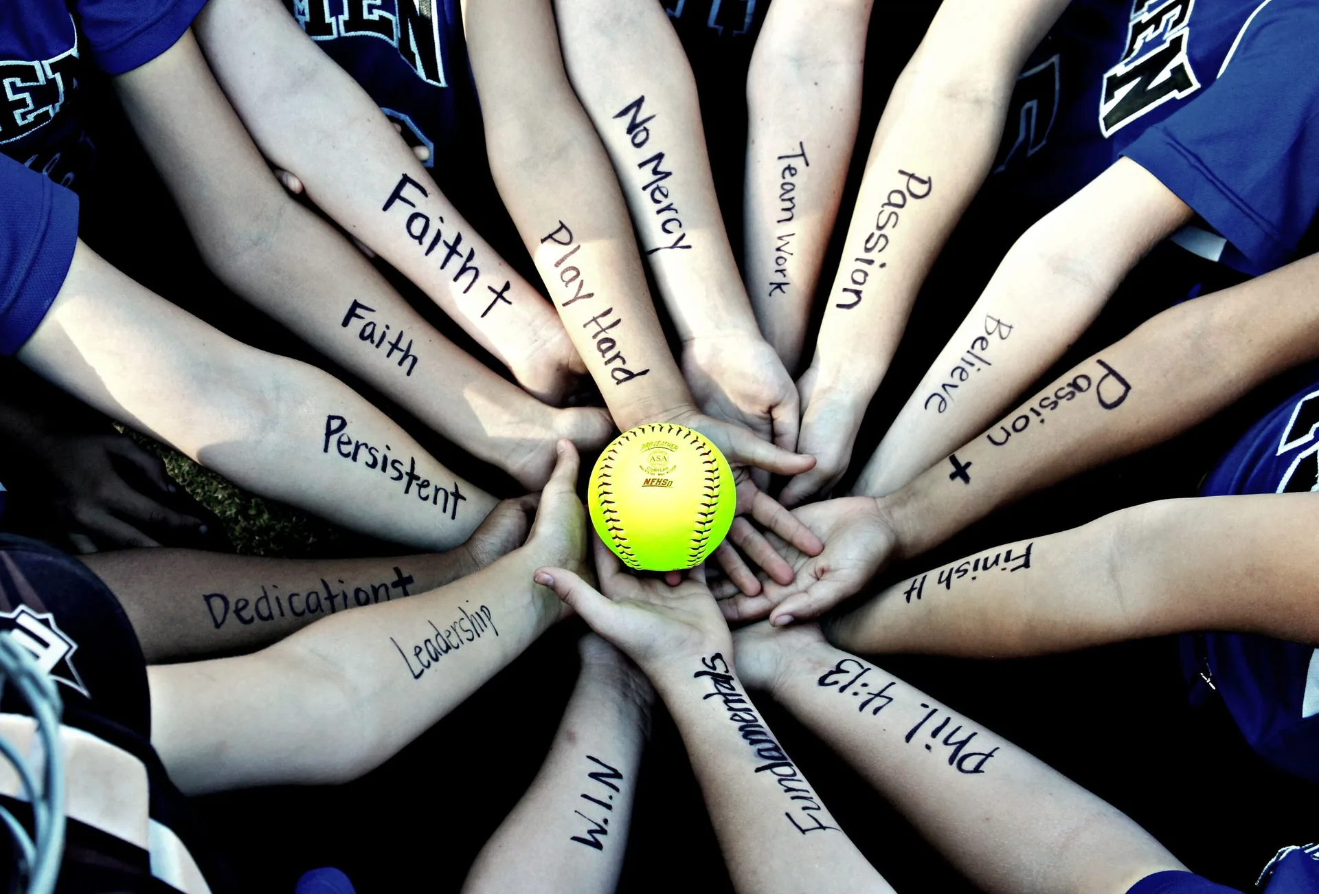Braccia con scritte motivazionali softball, 2871x1946 WQXGA, Monitor Gaming