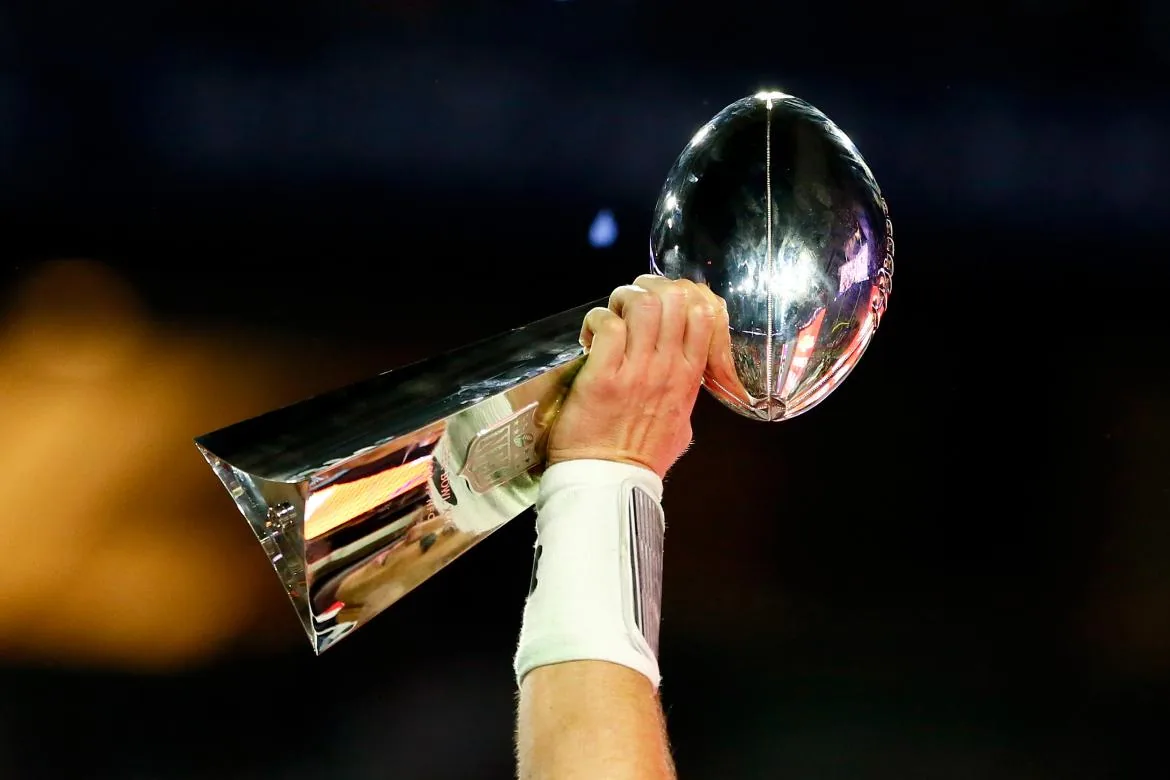 Trofeo Vince Lombardi sollevato, 1170x780 HD, Desktop