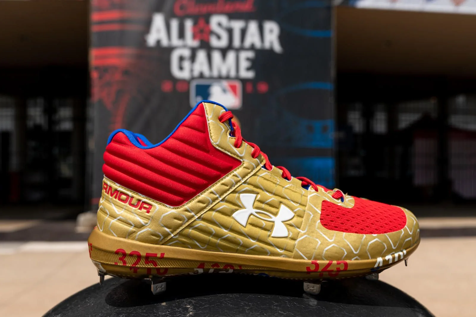 Scarpe baseball Under Armour oro rosso, abbigliamento sportivo, 1600x1068 HD, Laptop