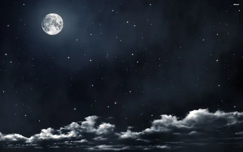 Luna piena e stelle