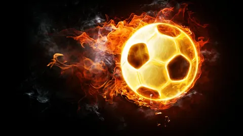Palloni da calcio in fiamme